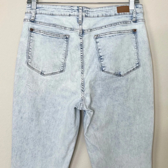 Judy Blue Slim Fit High Rise Ultra Light Acid Wash Jean - Picture 7 of 13